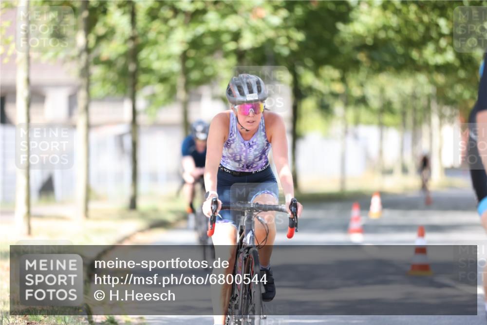 11.08.2024 - GEWOBA Citytriathlon Bremen H.Heesch http://msf.ph/oto/6800544 11.08.2024 11:59:34 Laufen  meine-sportfotos.de