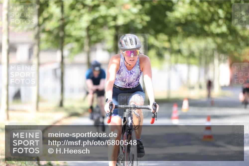 11.08.2024 - GEWOBA Citytriathlon Bremen H.Heesch http://msf.ph/oto/6800548 11.08.2024 11:59:34 Laufen  meine-sportfotos.de