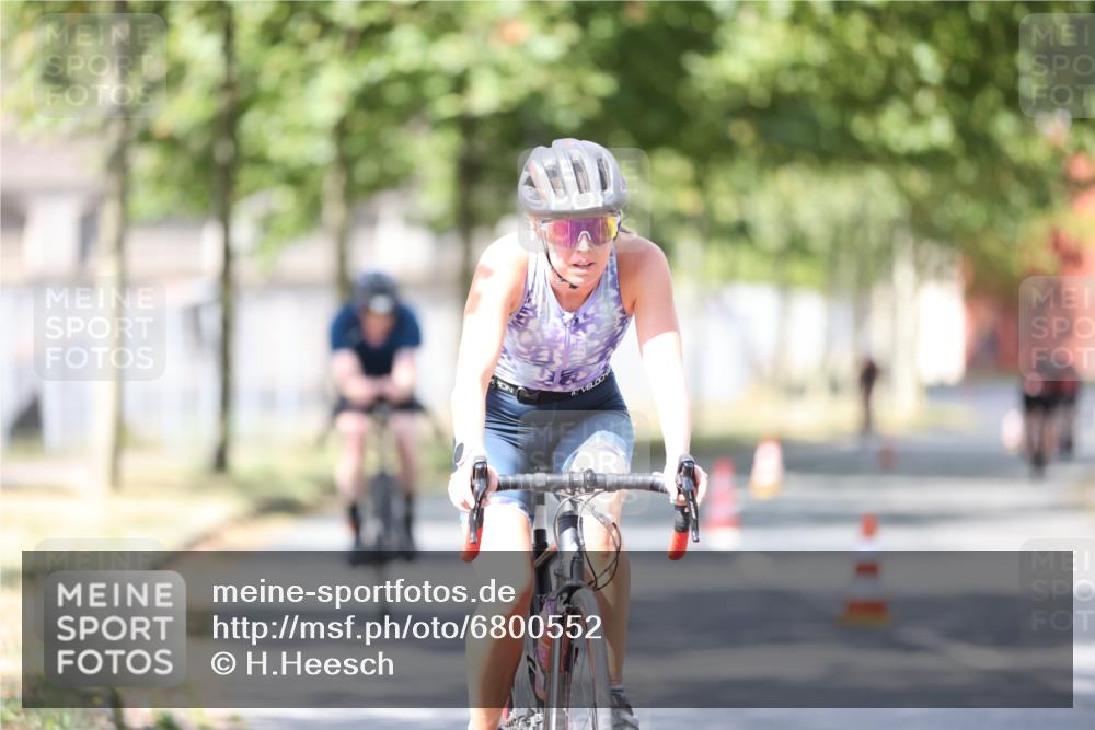 11.08.2024 - GEWOBA Citytriathlon Bremen H.Heesch http://msf.ph/oto/6800552 11.08.2024 11:59:34 Laufen  meine-sportfotos.de