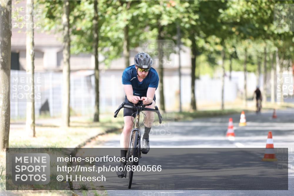 11.08.2024 - GEWOBA Citytriathlon Bremen H.Heesch http://msf.ph/oto/6800566 11.08.2024 11:59:35 Laufen  meine-sportfotos.de
