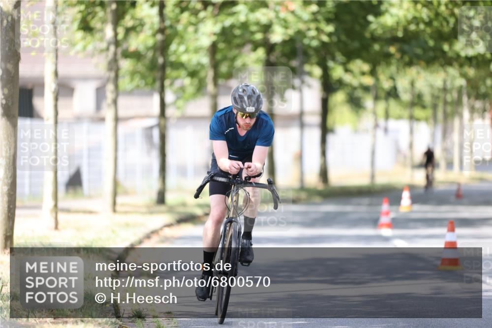 11.08.2024 - GEWOBA Citytriathlon Bremen H.Heesch http://msf.ph/oto/6800570 11.08.2024 11:59:35 Laufen  meine-sportfotos.de