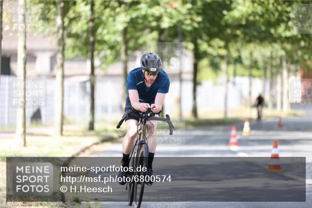 11.08.2024 - GEWOBA Citytriathlon Bremen H.Heesch http://msf.ph/oto/6800574 11.08.2024 11:59:35 Laufen  meine-sportfotos.de
