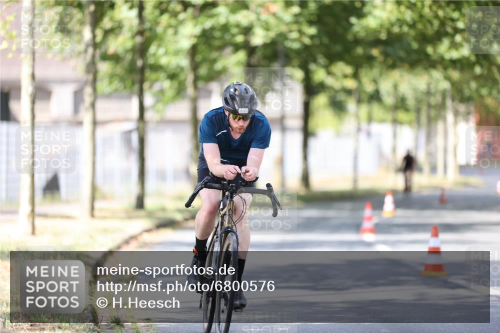 11.08.2024 - GEWOBA Citytriathlon Bremen H.Heesch http://msf.ph/oto/6800576 11.08.2024 11:59:35 Laufen  meine-sportfotos.de