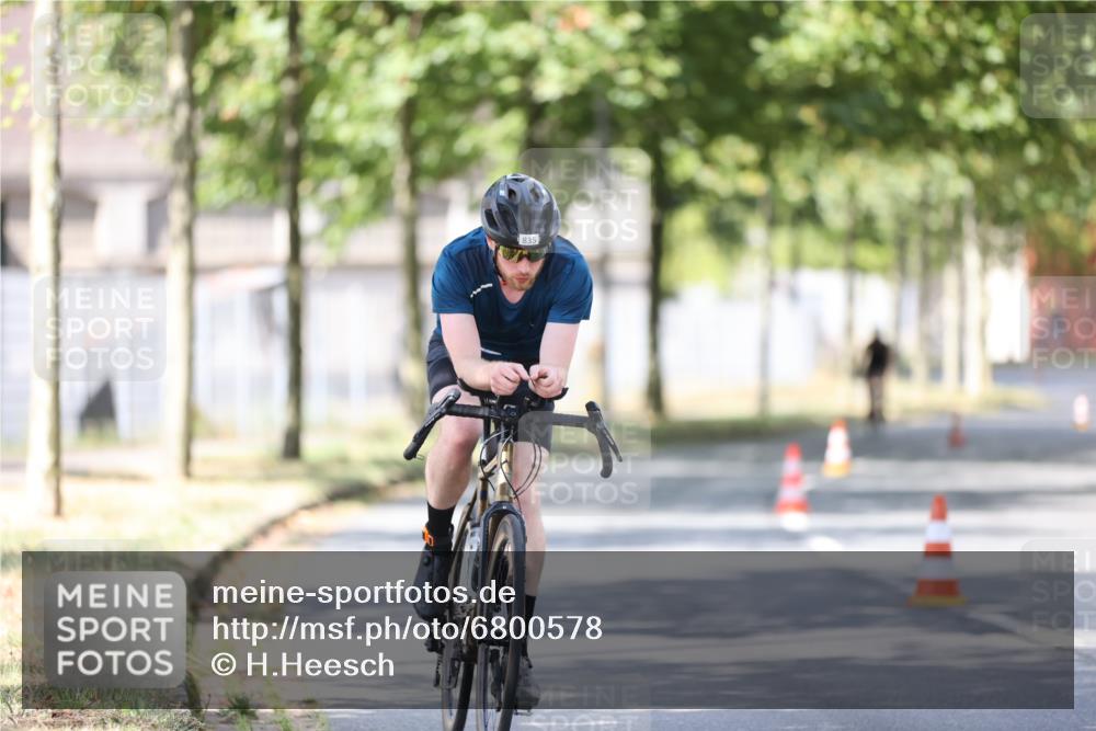 11.08.2024 - GEWOBA Citytriathlon Bremen H.Heesch http://msf.ph/oto/6800578 11.08.2024 11:59:35 Laufen  meine-sportfotos.de