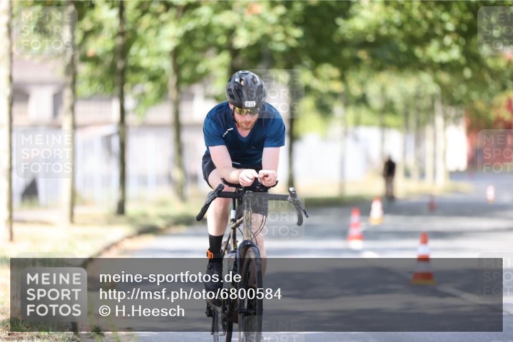11.08.2024 - GEWOBA Citytriathlon Bremen H.Heesch http://msf.ph/oto/6800584 11.08.2024 11:59:35 Laufen  meine-sportfotos.de