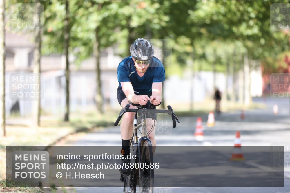 11.08.2024 - GEWOBA Citytriathlon Bremen H.Heesch http://msf.ph/oto/6800586 11.08.2024 11:59:35 Laufen  meine-sportfotos.de