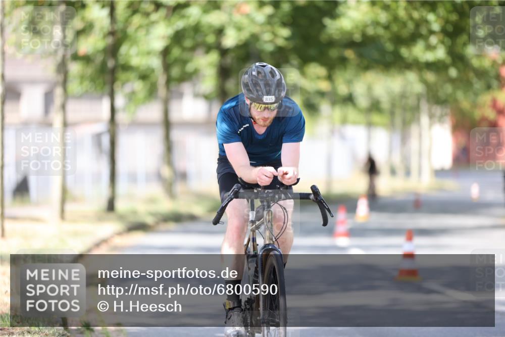 11.08.2024 - GEWOBA Citytriathlon Bremen H.Heesch http://msf.ph/oto/6800590 11.08.2024 11:59:36 Laufen  meine-sportfotos.de