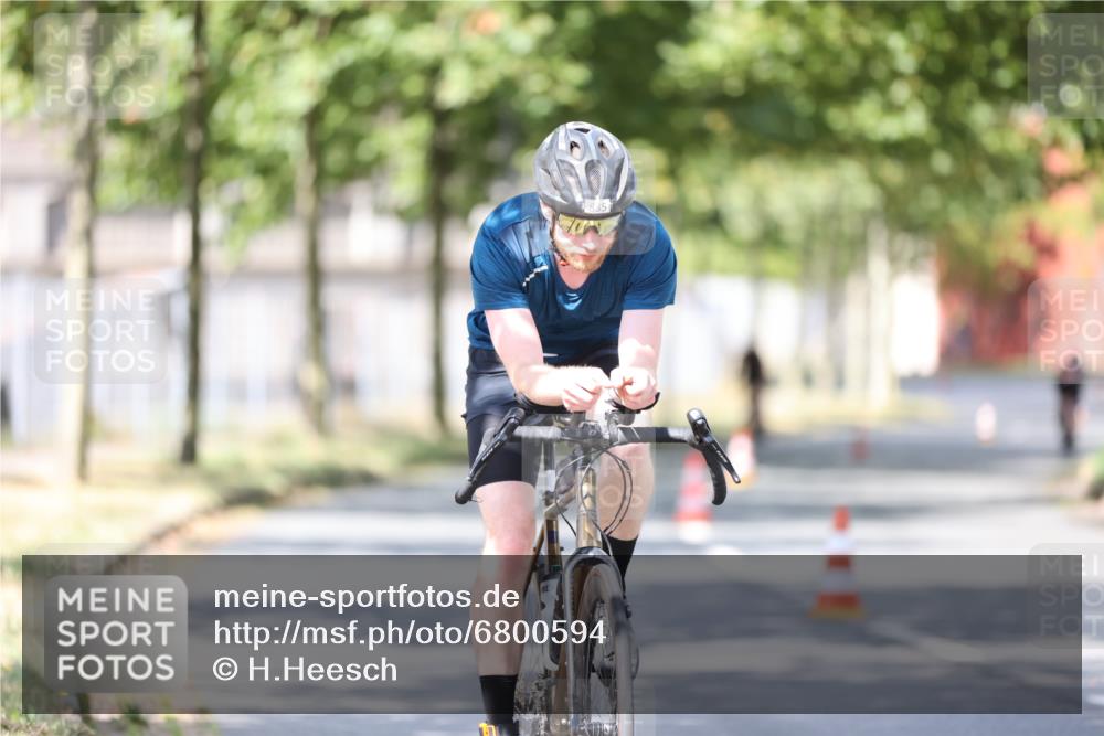 11.08.2024 - GEWOBA Citytriathlon Bremen H.Heesch http://msf.ph/oto/6800594 11.08.2024 11:59:36 Laufen  meine-sportfotos.de