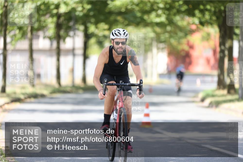 11.08.2024 - GEWOBA Citytriathlon Bremen H.Heesch http://msf.ph/oto/6800604 11.08.2024 11:59:44 Laufen  meine-sportfotos.de