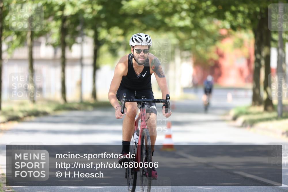 11.08.2024 - GEWOBA Citytriathlon Bremen H.Heesch http://msf.ph/oto/6800606 11.08.2024 11:59:44 Laufen  meine-sportfotos.de