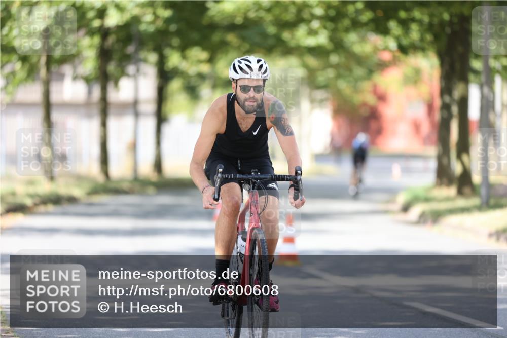11.08.2024 - GEWOBA Citytriathlon Bremen H.Heesch http://msf.ph/oto/6800608 11.08.2024 11:59:44 Laufen  meine-sportfotos.de