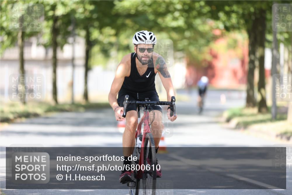 11.08.2024 - GEWOBA Citytriathlon Bremen H.Heesch http://msf.ph/oto/6800610 11.08.2024 11:59:44 Laufen  meine-sportfotos.de