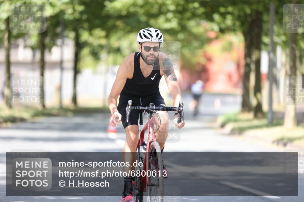 11.08.2024 - GEWOBA Citytriathlon Bremen H.Heesch http://msf.ph/oto/6800613 11.08.2024 11:59:44 Laufen  meine-sportfotos.de