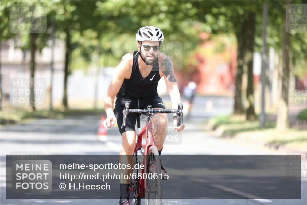 11.08.2024 - GEWOBA Citytriathlon Bremen H.Heesch http://msf.ph/oto/6800615 11.08.2024 11:59:44 Laufen  meine-sportfotos.de