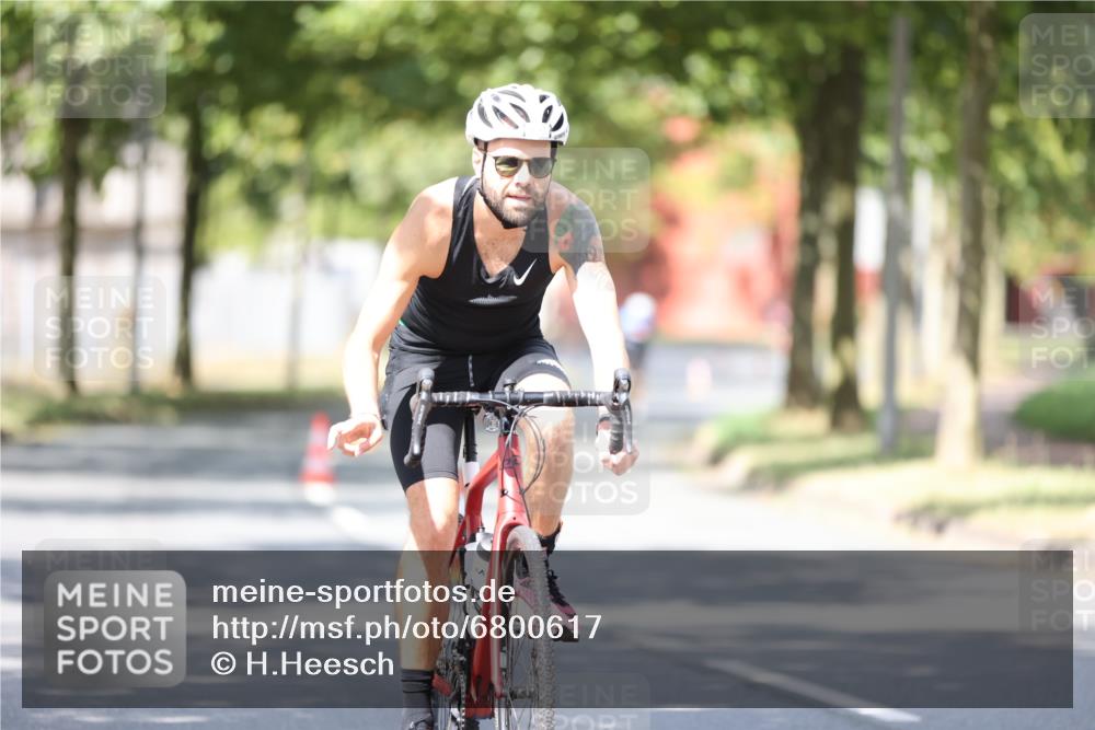 11.08.2024 - GEWOBA Citytriathlon Bremen H.Heesch http://msf.ph/oto/6800617 11.08.2024 11:59:44 Laufen  meine-sportfotos.de