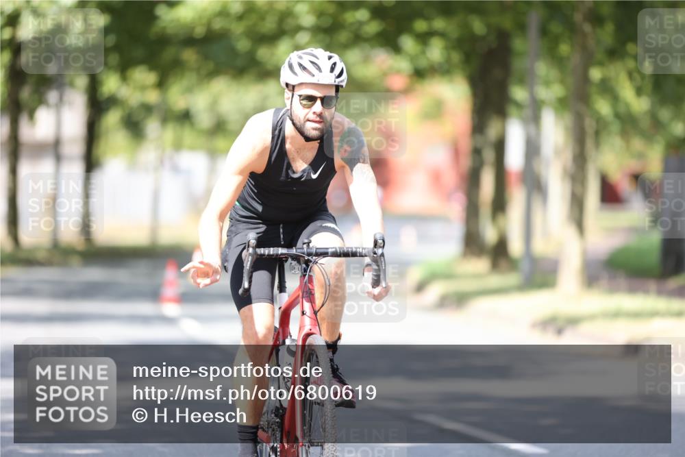 11.08.2024 - GEWOBA Citytriathlon Bremen H.Heesch http://msf.ph/oto/6800619 11.08.2024 11:59:44 Laufen  meine-sportfotos.de