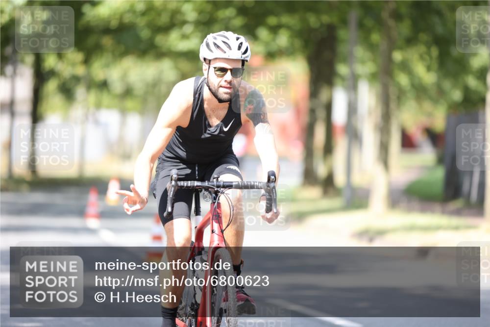11.08.2024 - GEWOBA Citytriathlon Bremen H.Heesch http://msf.ph/oto/6800623 11.08.2024 11:59:44 Laufen  meine-sportfotos.de