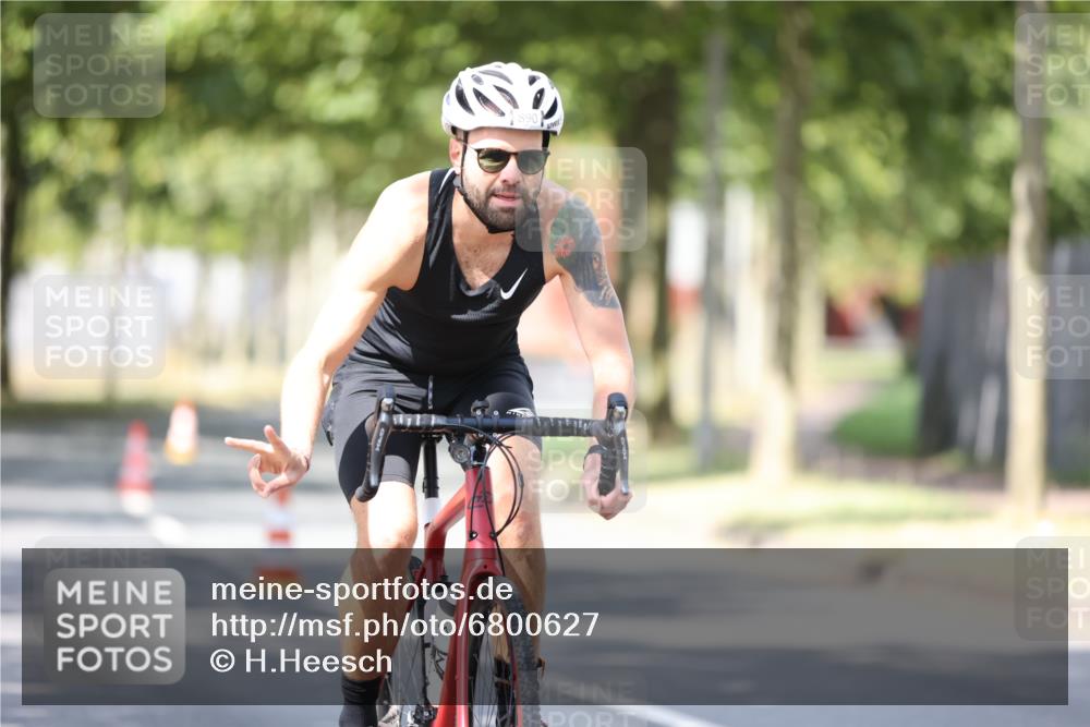 11.08.2024 - GEWOBA Citytriathlon Bremen H.Heesch http://msf.ph/oto/6800627 11.08.2024 11:59:45 Laufen  meine-sportfotos.de