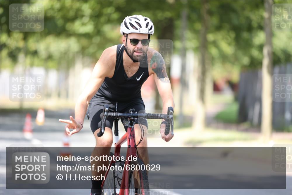 11.08.2024 - GEWOBA Citytriathlon Bremen H.Heesch http://msf.ph/oto/6800629 11.08.2024 11:59:45 Laufen  meine-sportfotos.de
