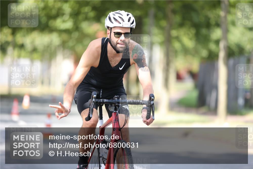 11.08.2024 - GEWOBA Citytriathlon Bremen H.Heesch http://msf.ph/oto/6800631 11.08.2024 11:59:45 Laufen  meine-sportfotos.de
