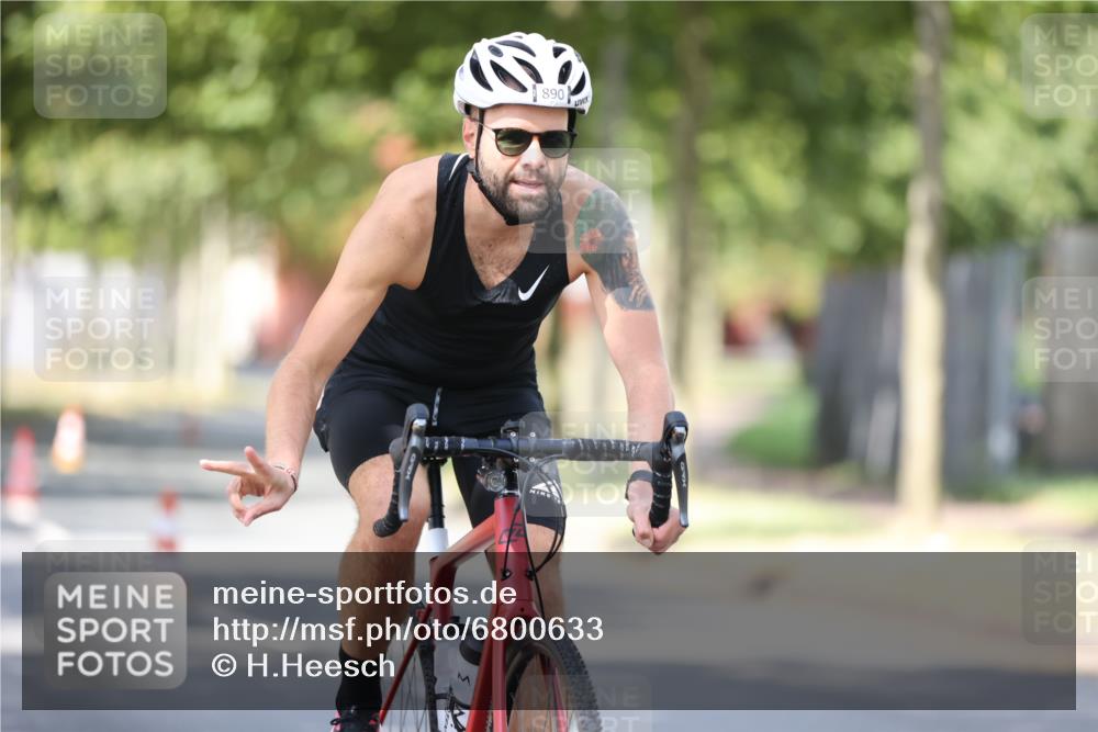 11.08.2024 - GEWOBA Citytriathlon Bremen H.Heesch http://msf.ph/oto/6800633 11.08.2024 11:59:45 Laufen  meine-sportfotos.de