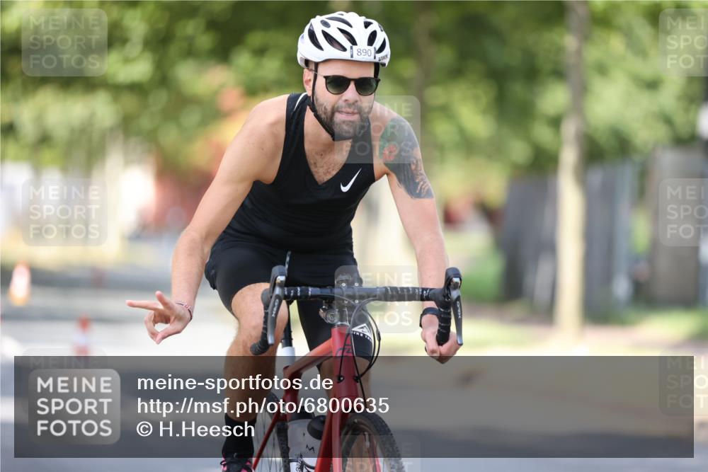 11.08.2024 - GEWOBA Citytriathlon Bremen H.Heesch http://msf.ph/oto/6800635 11.08.2024 11:59:45 Laufen  meine-sportfotos.de