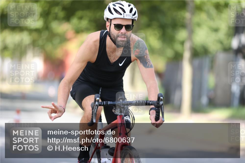 11.08.2024 - GEWOBA Citytriathlon Bremen H.Heesch http://msf.ph/oto/6800637 11.08.2024 11:59:45 Laufen  meine-sportfotos.de