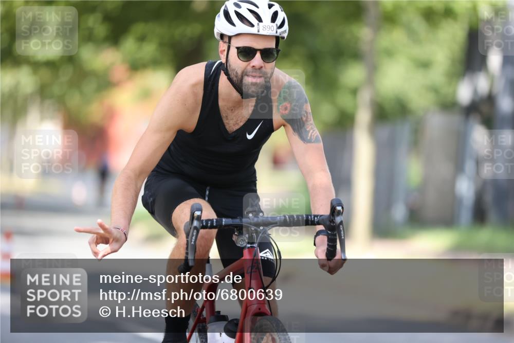 11.08.2024 - GEWOBA Citytriathlon Bremen H.Heesch http://msf.ph/oto/6800639 11.08.2024 11:59:45 Laufen  meine-sportfotos.de