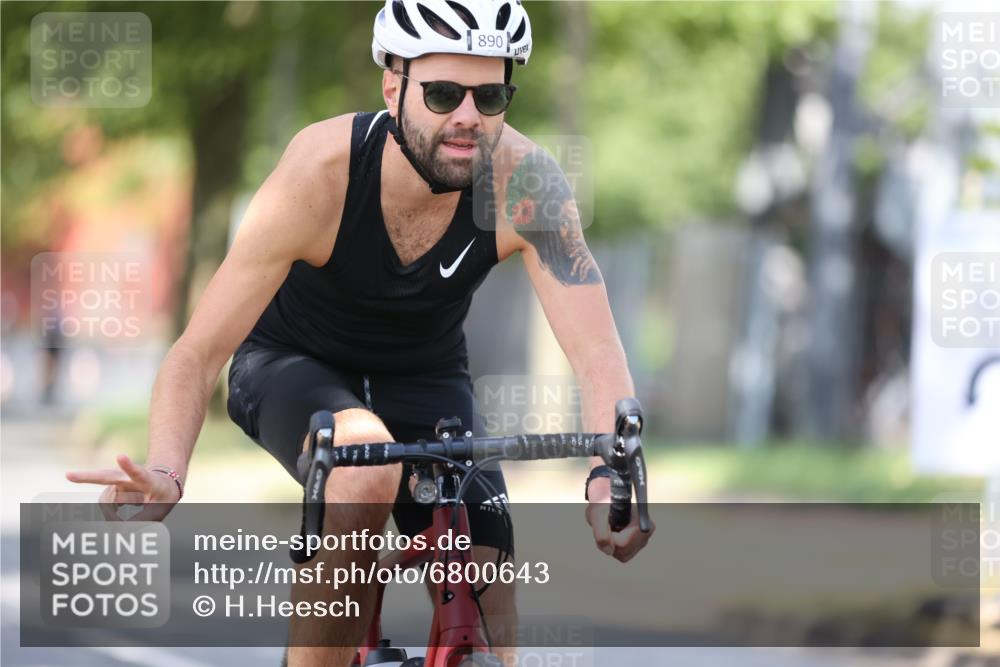 11.08.2024 - GEWOBA Citytriathlon Bremen H.Heesch http://msf.ph/oto/6800643 11.08.2024 11:59:45 Laufen  meine-sportfotos.de