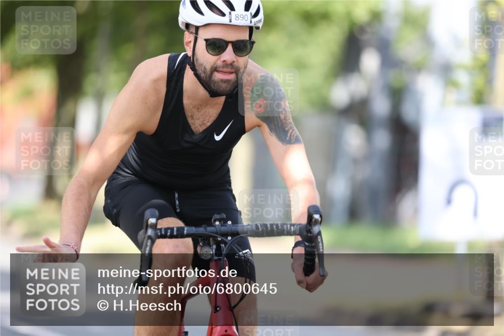 11.08.2024 - GEWOBA Citytriathlon Bremen H.Heesch http://msf.ph/oto/6800645 11.08.2024 11:59:45 Laufen  meine-sportfotos.de