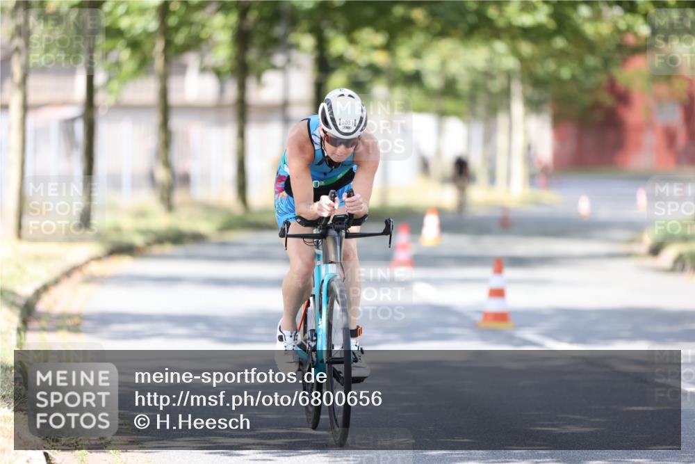 11.08.2024 - GEWOBA Citytriathlon Bremen H.Heesch http://msf.ph/oto/6800656 11.08.2024 12:00:00 Laufen  meine-sportfotos.de