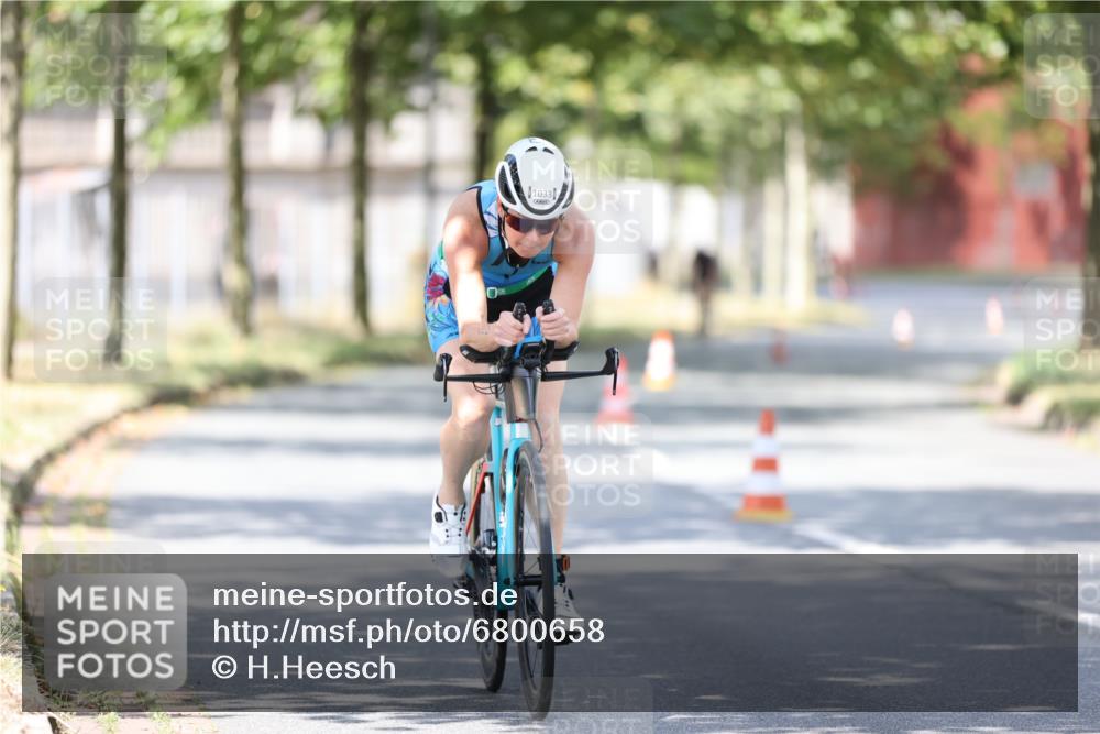 11.08.2024 - GEWOBA Citytriathlon Bremen H.Heesch http://msf.ph/oto/6800658 11.08.2024 12:00:00 Laufen  meine-sportfotos.de