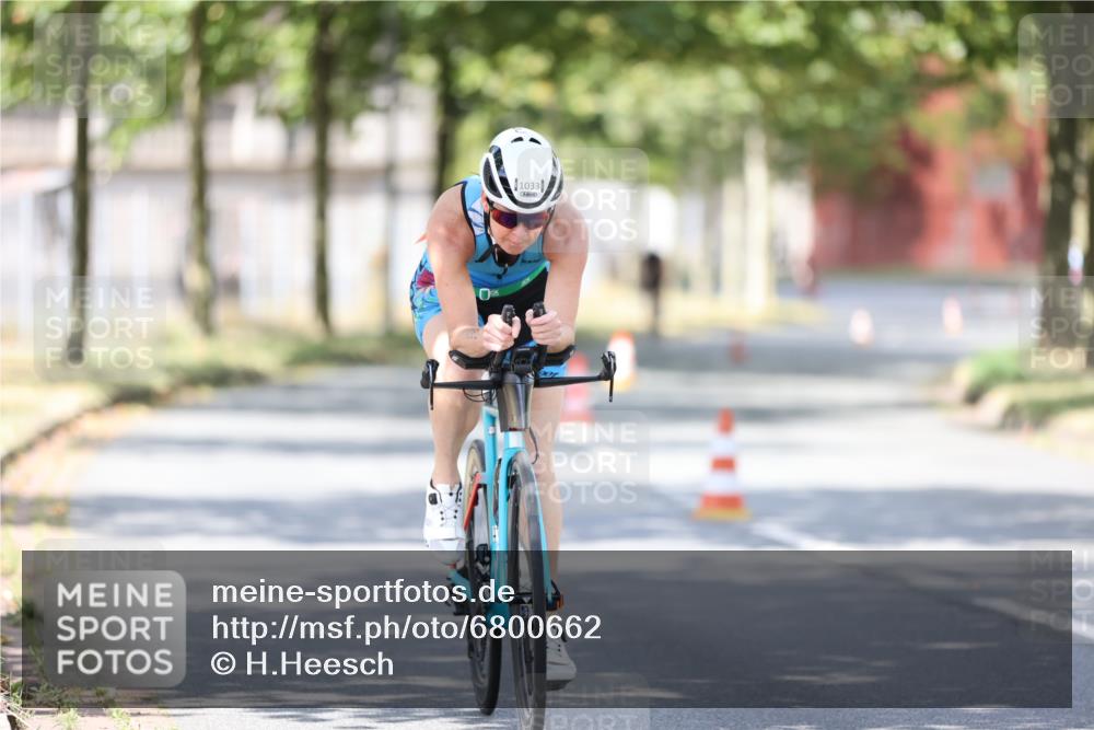 11.08.2024 - GEWOBA Citytriathlon Bremen H.Heesch http://msf.ph/oto/6800662 11.08.2024 12:00:00 Laufen  meine-sportfotos.de
