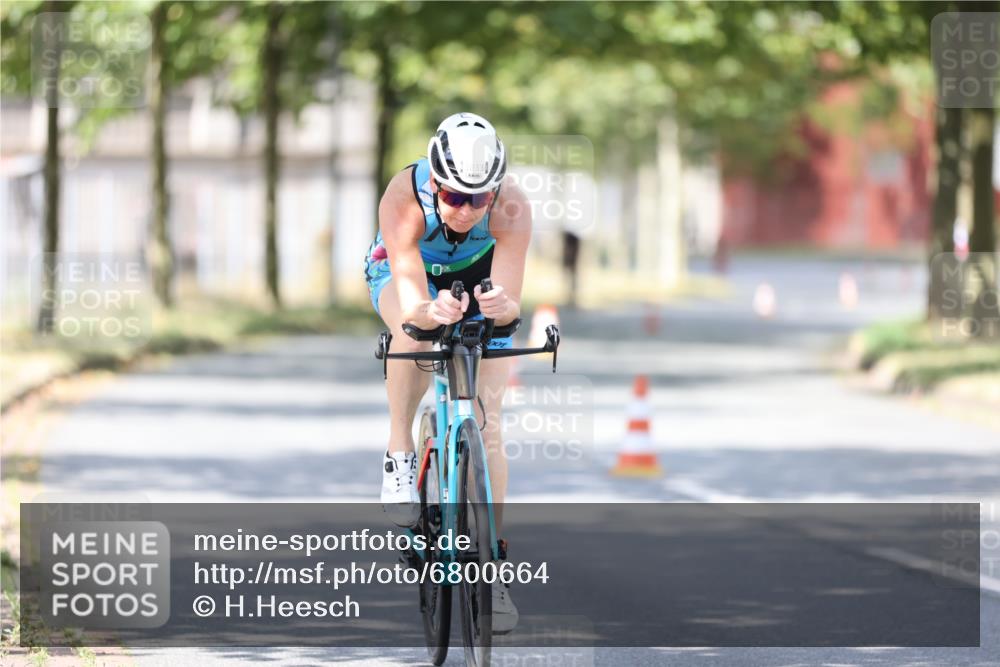 11.08.2024 - GEWOBA Citytriathlon Bremen H.Heesch http://msf.ph/oto/6800664 11.08.2024 12:00:00 Laufen  meine-sportfotos.de