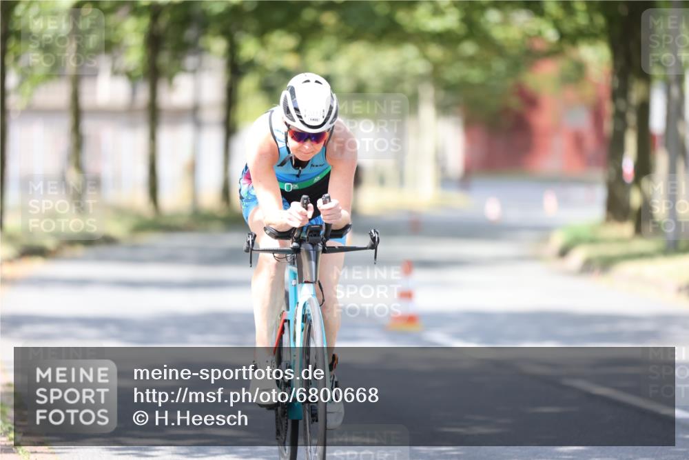 11.08.2024 - GEWOBA Citytriathlon Bremen H.Heesch http://msf.ph/oto/6800668 11.08.2024 12:00:00 Laufen  meine-sportfotos.de
