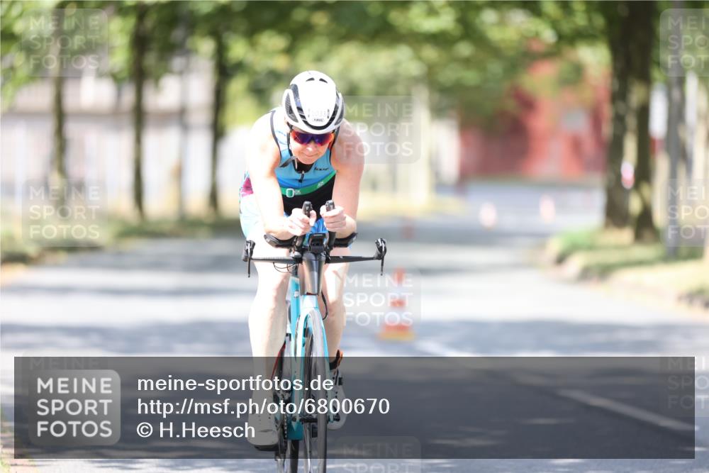 11.08.2024 - GEWOBA Citytriathlon Bremen H.Heesch http://msf.ph/oto/6800670 11.08.2024 12:00:00 Laufen  meine-sportfotos.de