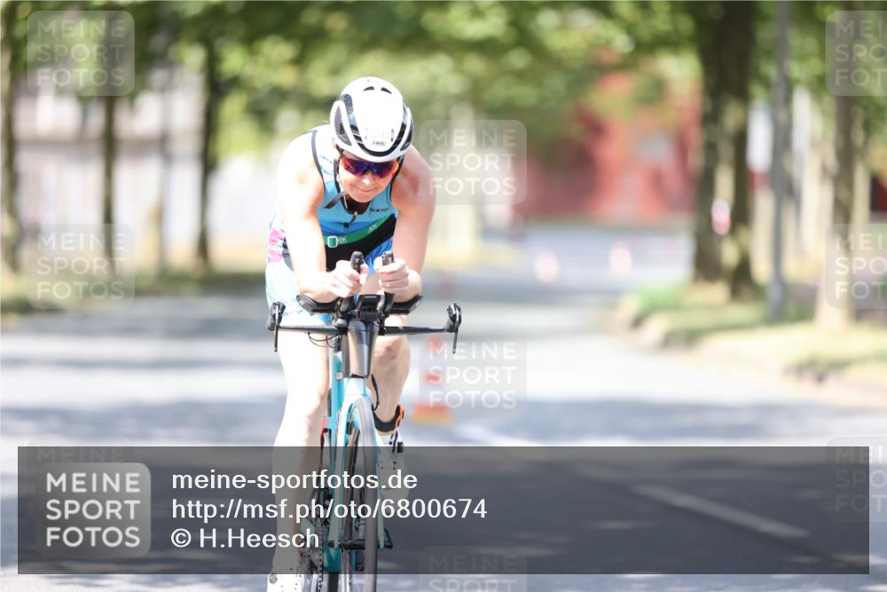 11.08.2024 - GEWOBA Citytriathlon Bremen H.Heesch http://msf.ph/oto/6800674 11.08.2024 12:00:00 Laufen  meine-sportfotos.de