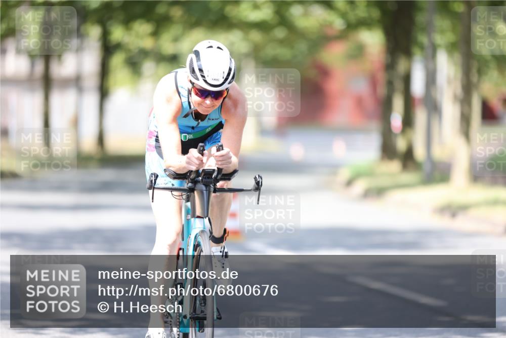 11.08.2024 - GEWOBA Citytriathlon Bremen H.Heesch http://msf.ph/oto/6800676 11.08.2024 12:00:00 Laufen  meine-sportfotos.de