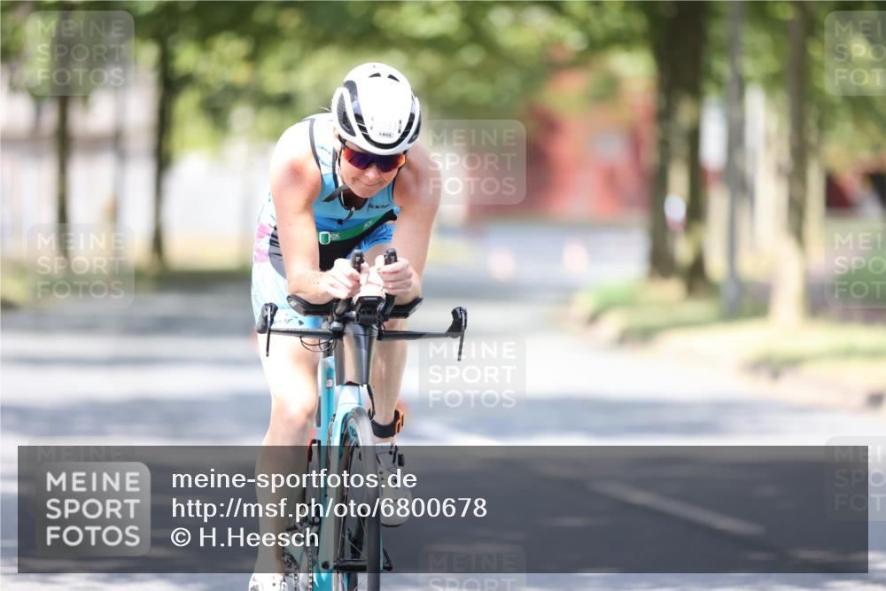 11.08.2024 - GEWOBA Citytriathlon Bremen H.Heesch http://msf.ph/oto/6800678 11.08.2024 12:00:00 Laufen  meine-sportfotos.de
