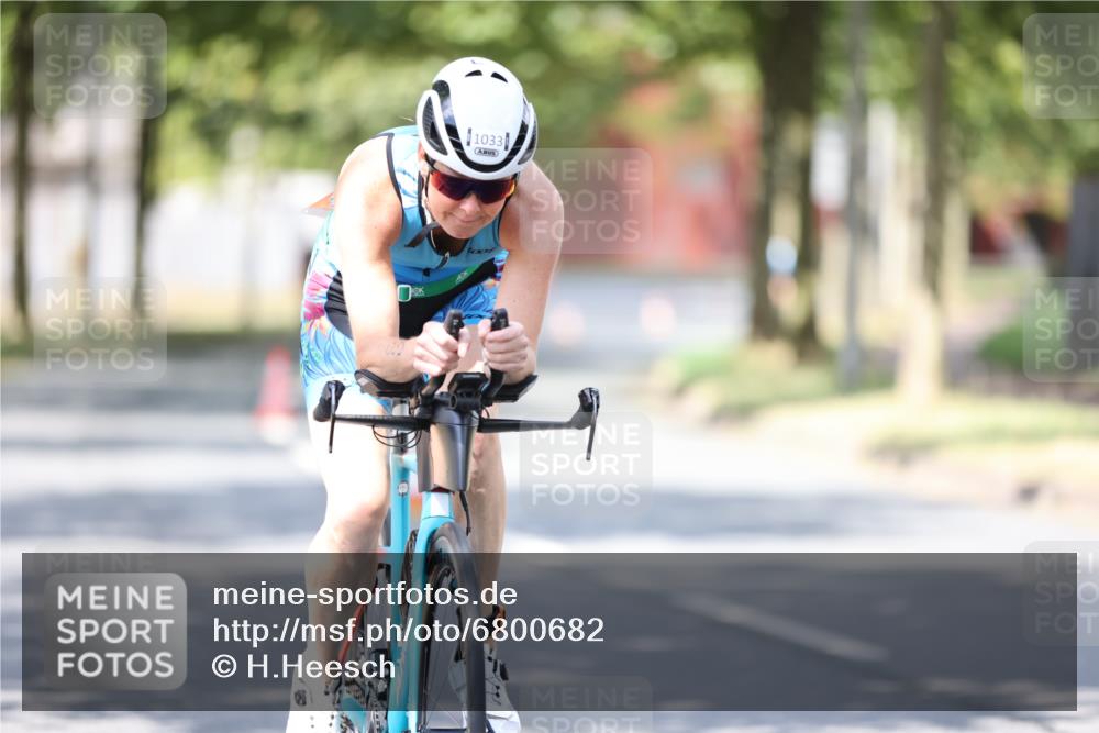 11.08.2024 - GEWOBA Citytriathlon Bremen H.Heesch http://msf.ph/oto/6800682 11.08.2024 12:00:00 Laufen  meine-sportfotos.de