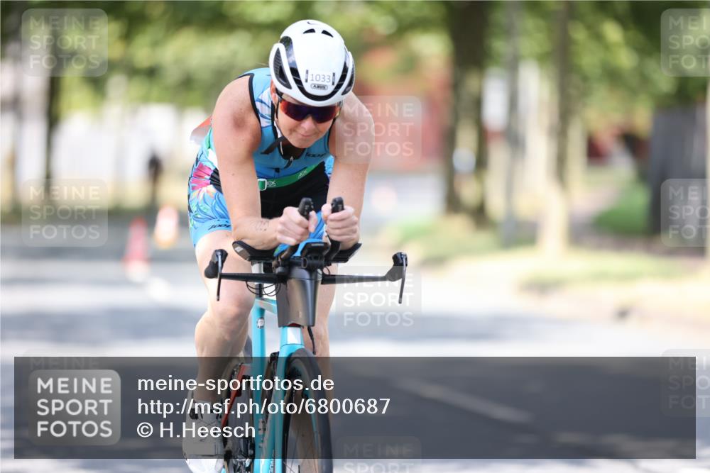 11.08.2024 - GEWOBA Citytriathlon Bremen H.Heesch http://msf.ph/oto/6800687 11.08.2024 12:00:01 Laufen  meine-sportfotos.de