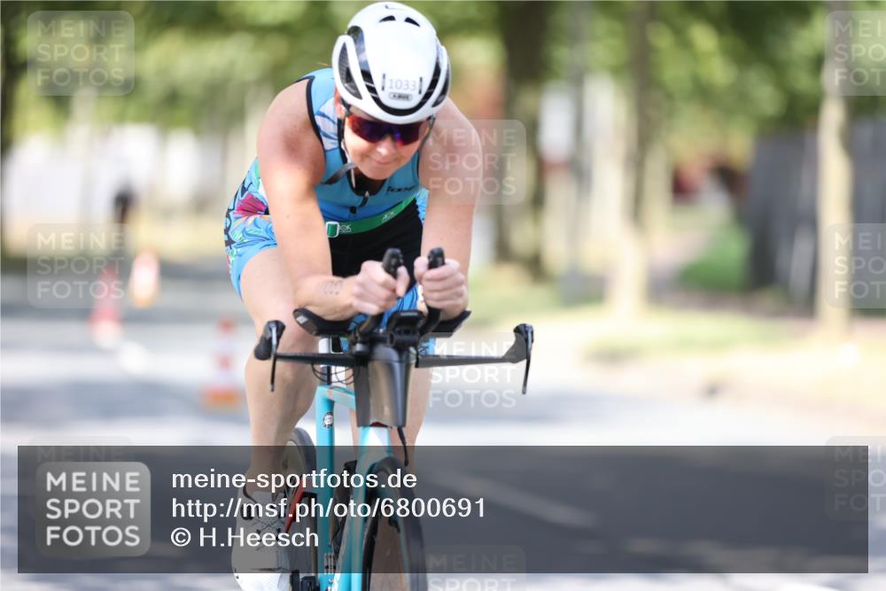11.08.2024 - GEWOBA Citytriathlon Bremen H.Heesch http://msf.ph/oto/6800691 11.08.2024 12:00:01 Laufen  meine-sportfotos.de