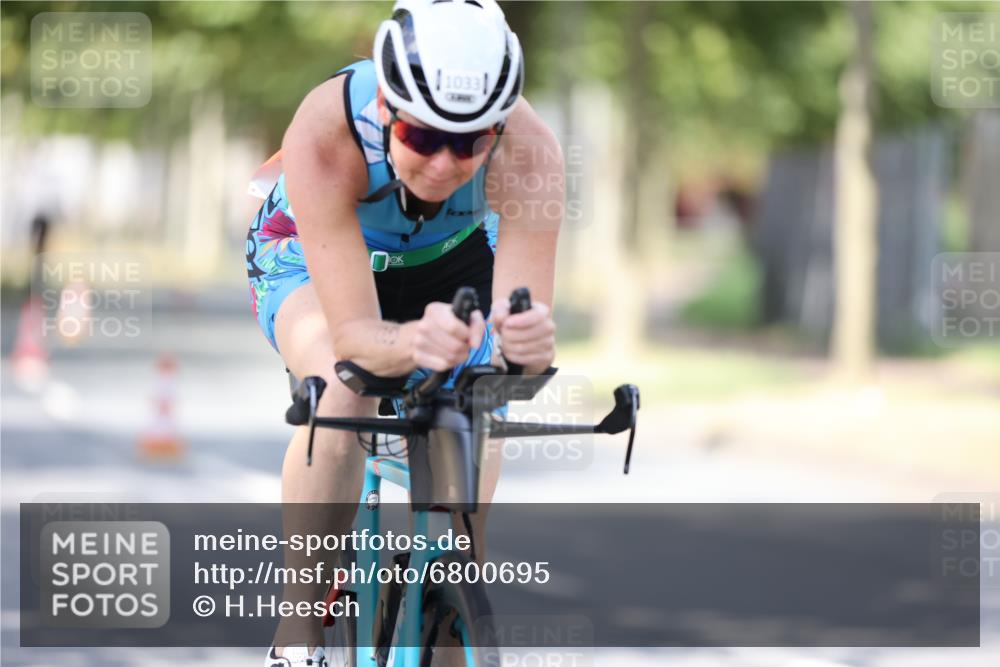 11.08.2024 - GEWOBA Citytriathlon Bremen H.Heesch http://msf.ph/oto/6800695 11.08.2024 12:00:01 Laufen  meine-sportfotos.de