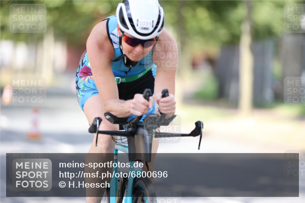 11.08.2024 - GEWOBA Citytriathlon Bremen H.Heesch http://msf.ph/oto/6800696 11.08.2024 12:00:01 Laufen  meine-sportfotos.de