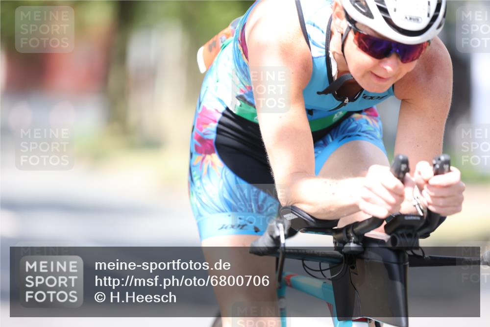 11.08.2024 - GEWOBA Citytriathlon Bremen H.Heesch http://msf.ph/oto/6800706 11.08.2024 12:00:01 Laufen  meine-sportfotos.de