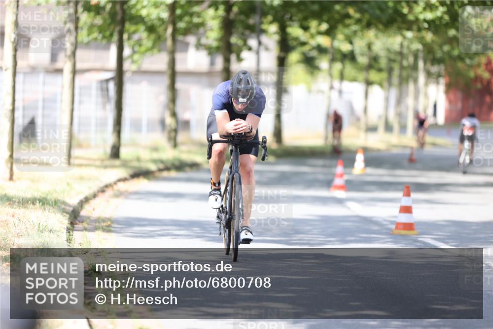 11.08.2024 - GEWOBA Citytriathlon Bremen H.Heesch http://msf.ph/oto/6800708 11.08.2024 12:00:07 Laufen  meine-sportfotos.de