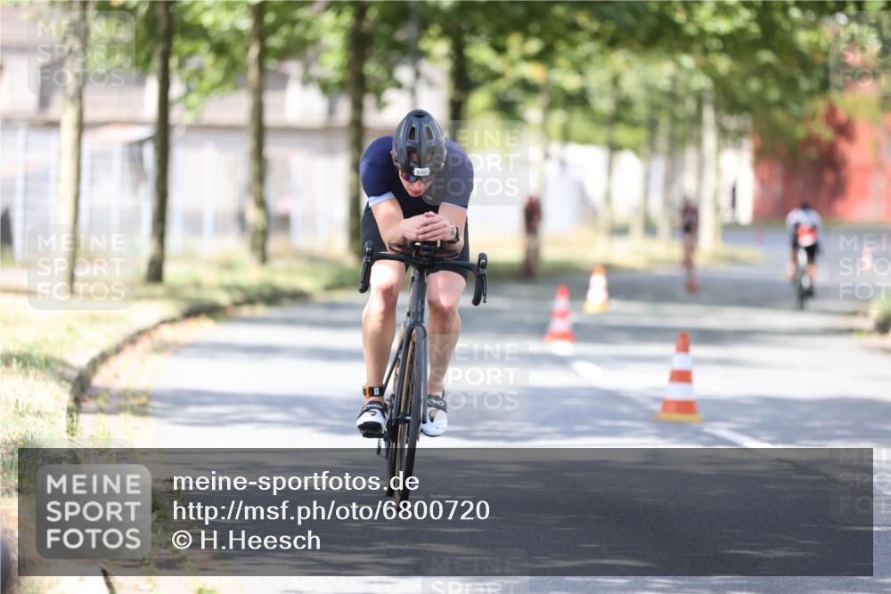 11.08.2024 - GEWOBA Citytriathlon Bremen H.Heesch http://msf.ph/oto/6800720 11.08.2024 12:00:07 Laufen  meine-sportfotos.de