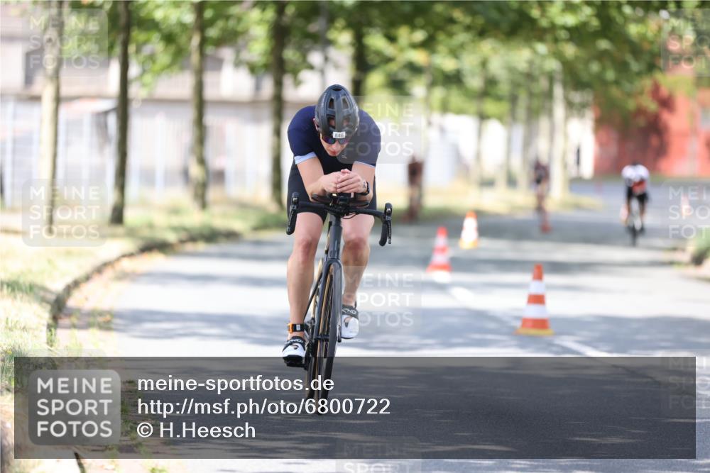 11.08.2024 - GEWOBA Citytriathlon Bremen H.Heesch http://msf.ph/oto/6800722 11.08.2024 12:00:07 Laufen  meine-sportfotos.de