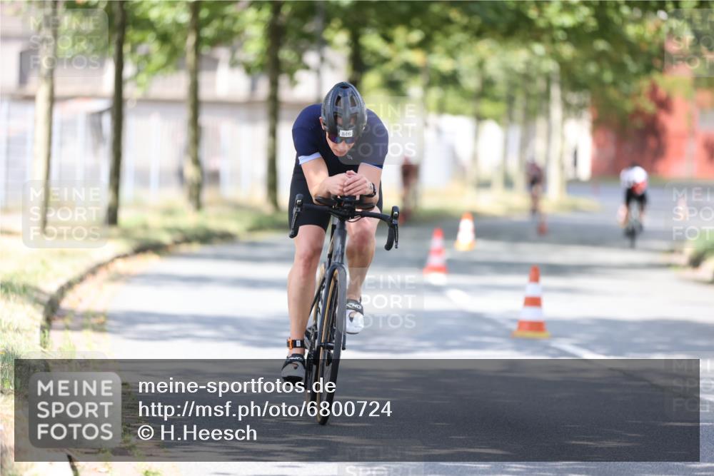 11.08.2024 - GEWOBA Citytriathlon Bremen H.Heesch http://msf.ph/oto/6800724 11.08.2024 12:00:07 Laufen  meine-sportfotos.de