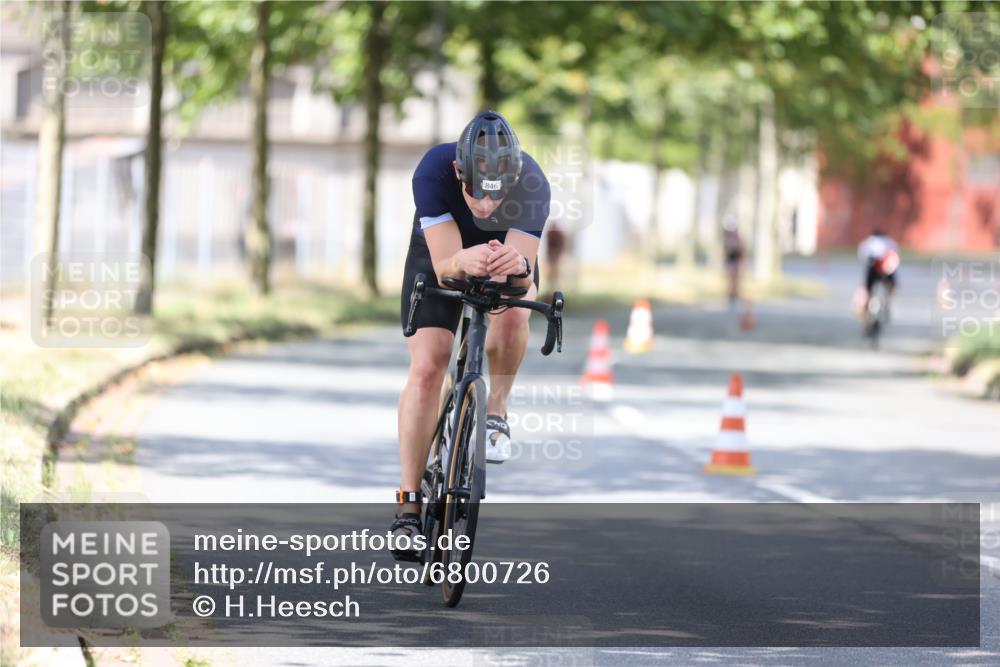 11.08.2024 - GEWOBA Citytriathlon Bremen H.Heesch http://msf.ph/oto/6800726 11.08.2024 12:00:07 Laufen  meine-sportfotos.de